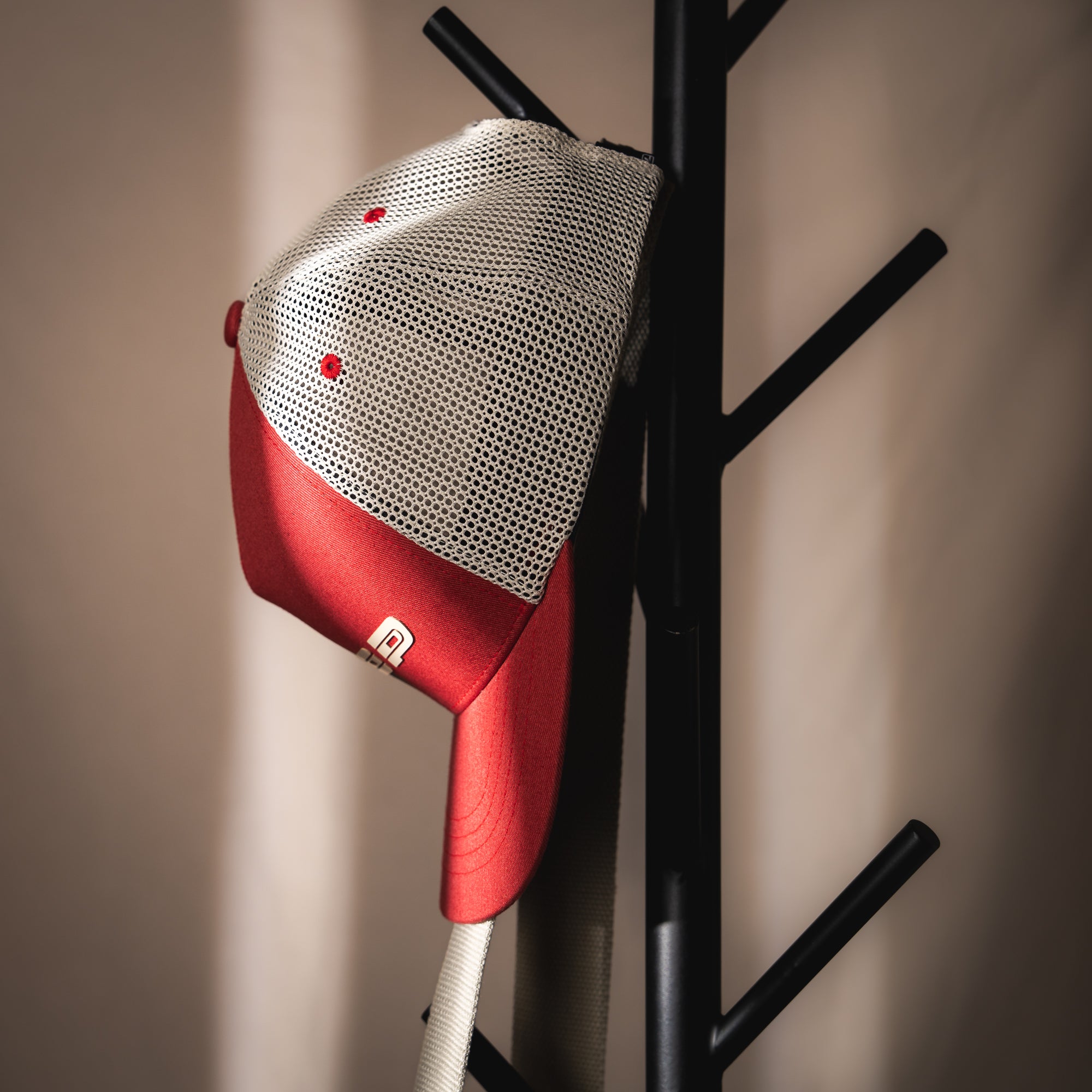 LOOP FLY TRUCKER CAP