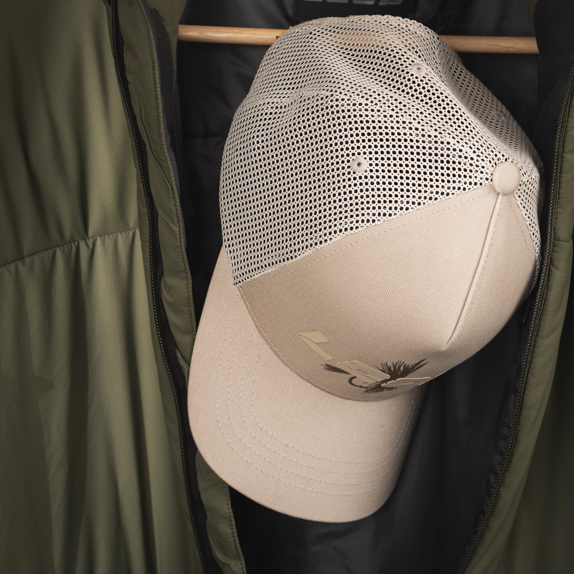 LOOP FLY TRUCKER CAP